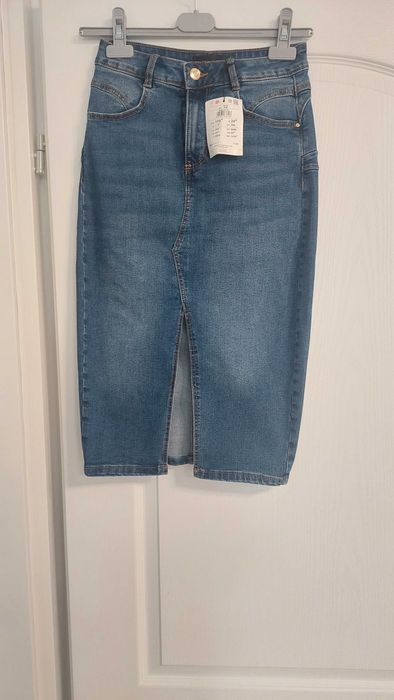 Дънкова пола тип „молив“ с цепка отпред – MOHITO, Нова