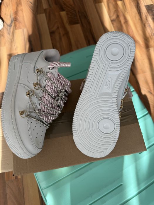 Nike Air model fete