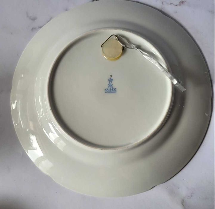 Винтидж чинии на Kaiser за стена