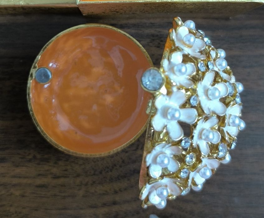 Шкатулка для украшений
