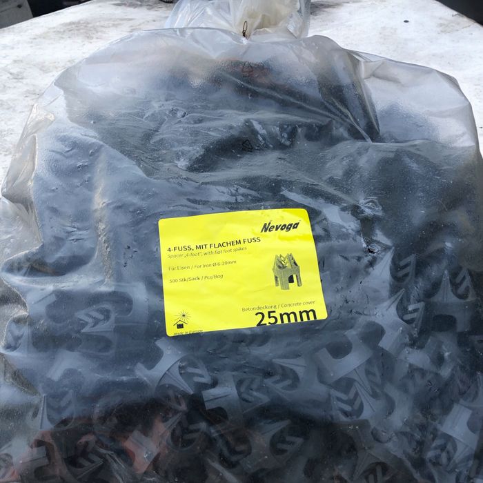 Distantier armaturi 4 picioare, plastic