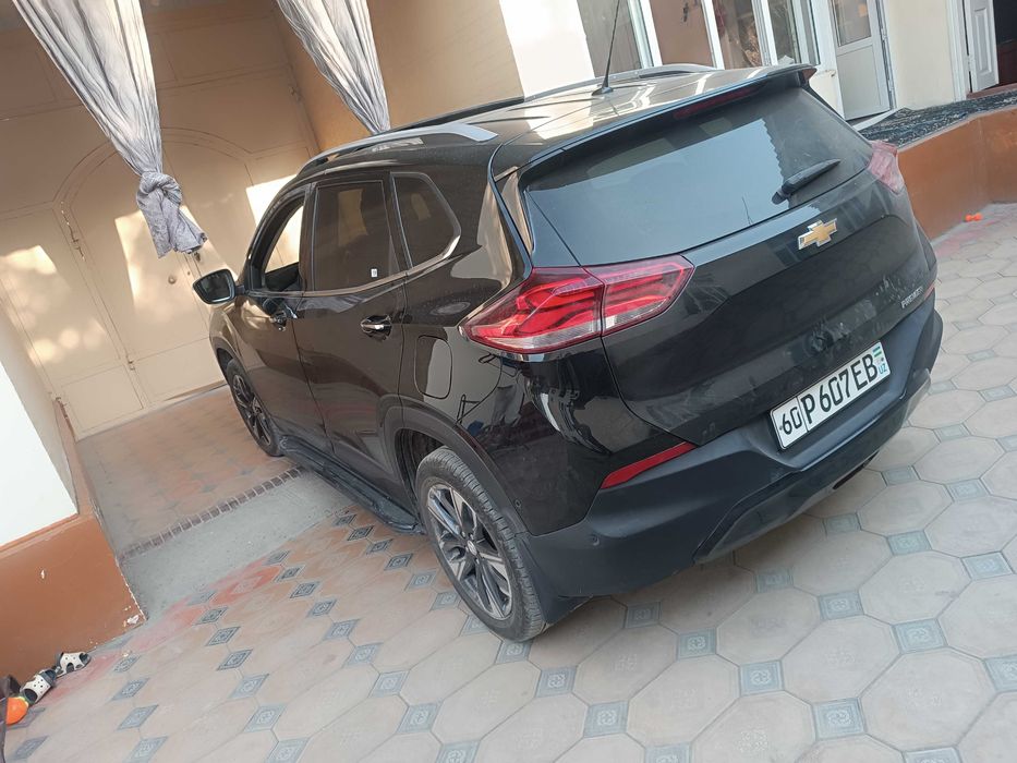 Chevrolet Tracker 2 qora