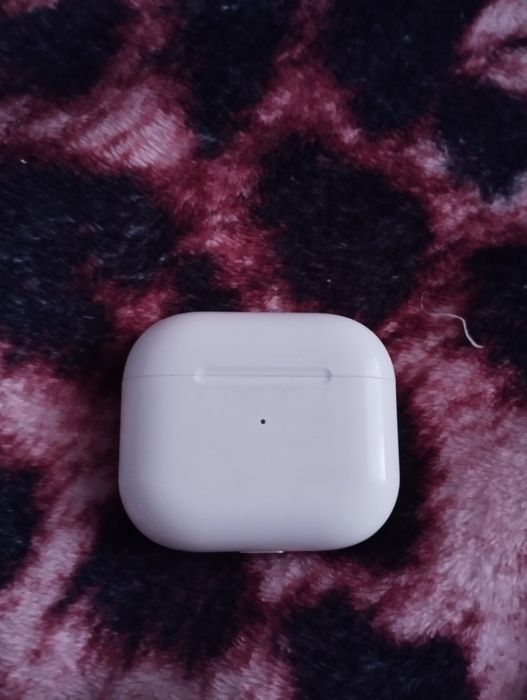 Хорошие наушники оригинал покупал за 150 000 тг