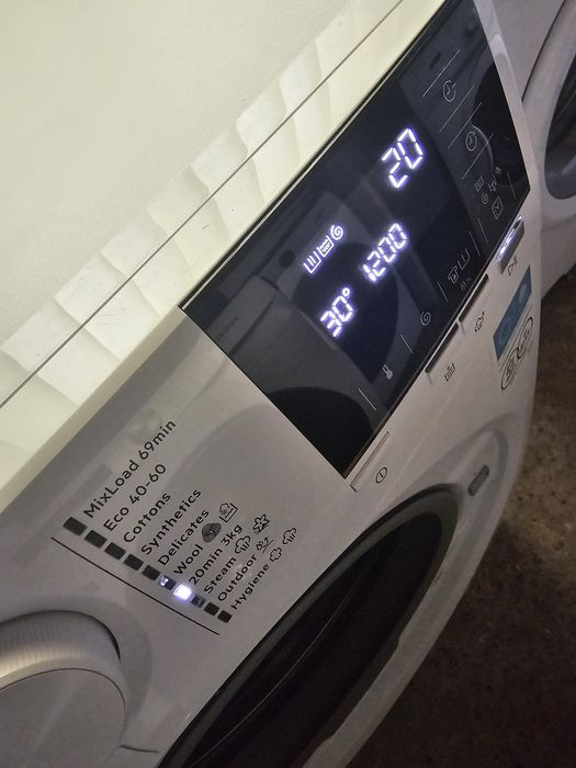 Mașina de spălat AEG  seria 7000, 8 kg in perfecta stare