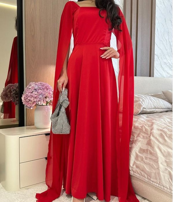 Красное вечернее платье