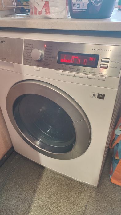 Пералня със сушилня AEG