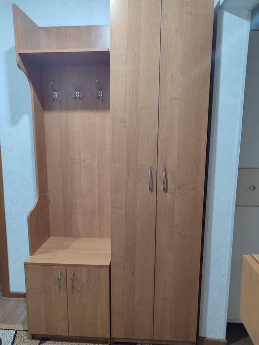 Продам прихожую с шкафом