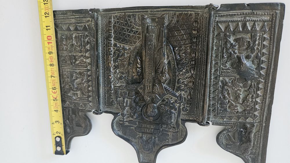 Стара бронзова икона