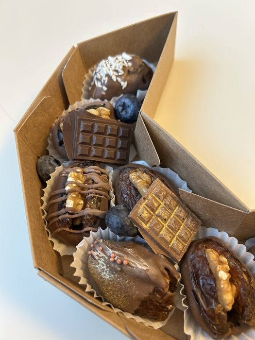 Финики в шоколаде