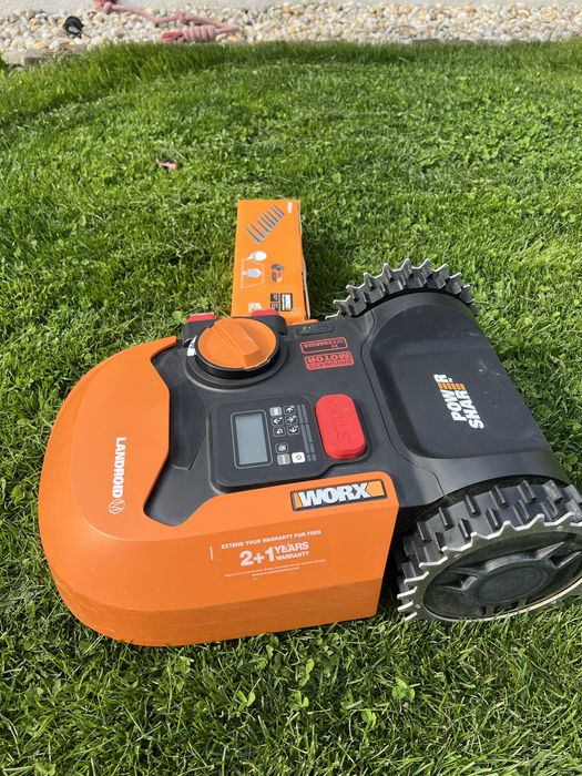Robot pentru tuns gazon