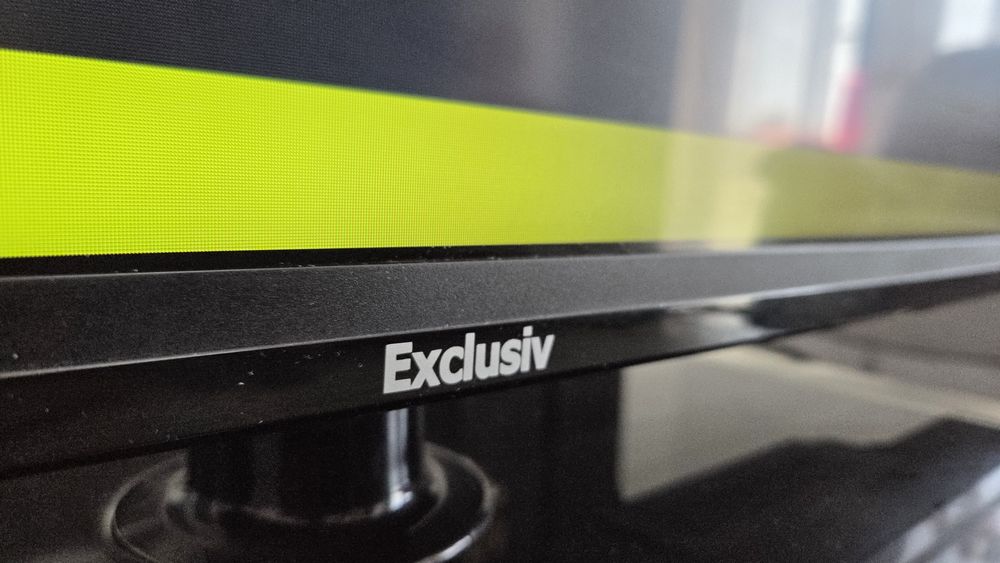 Vand PS4 complet 2 manete 7 jocuri si tv de 100 cm