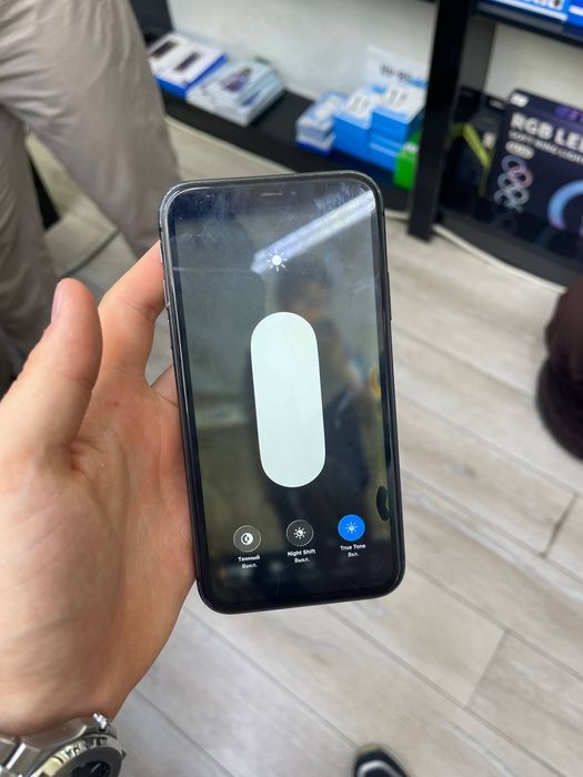 Iphone 11 sotiladi