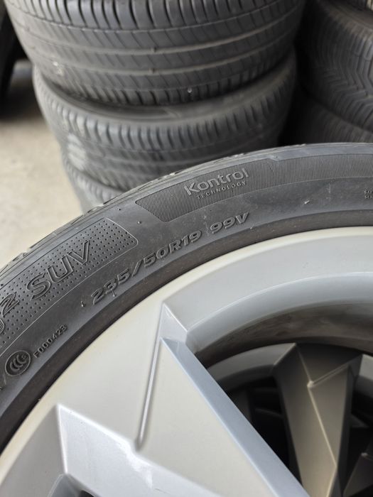 2 Броя 235/50/19 Hankook 5,9mm