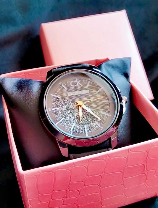 Продаются кварцевые часы, новые!