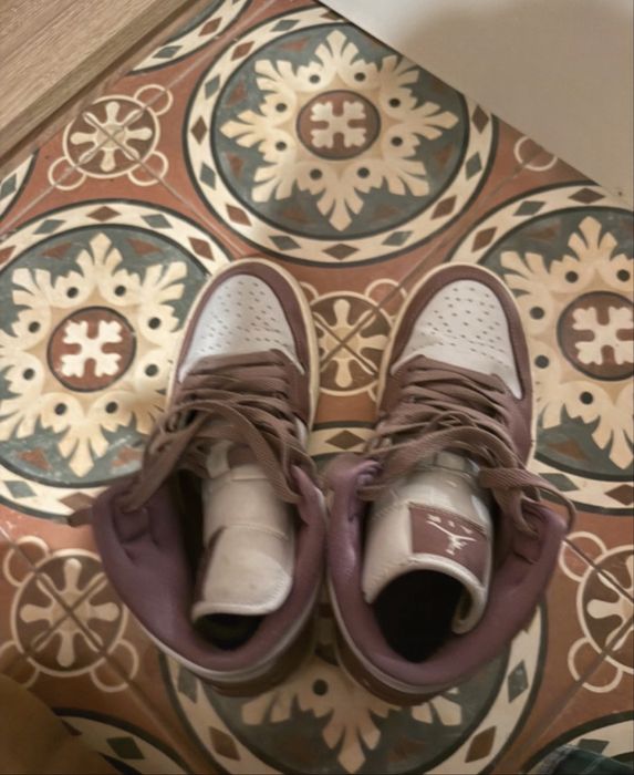 Jordan 1 mid, marimea 39