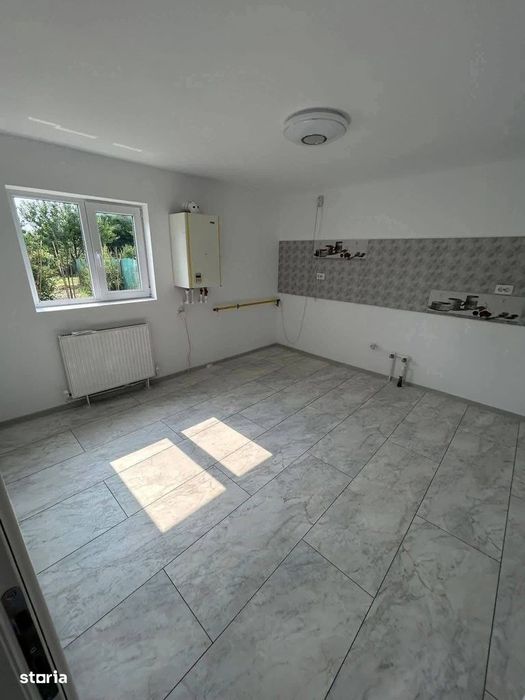 De vanzare casa in Roman cu 3 camere, suprafata teren 360mp,  89.000e