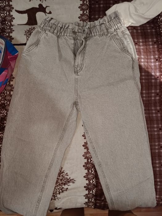 Продам женские джинсы