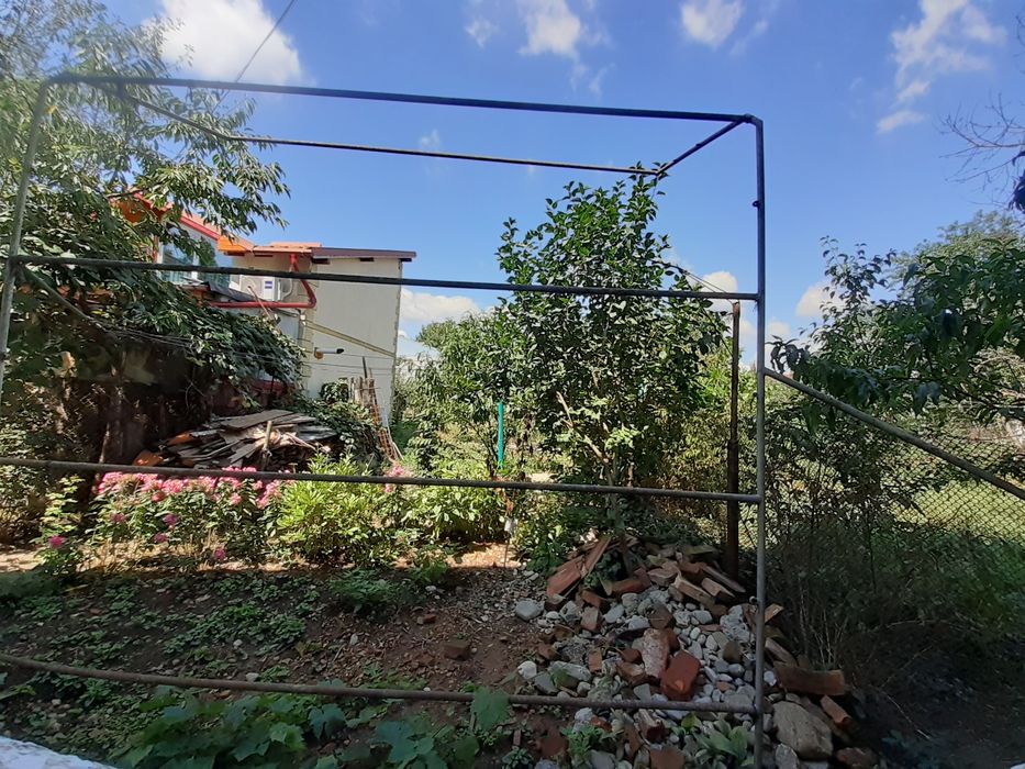 Ap.3 camere, cu grădină, două intrări, două băi