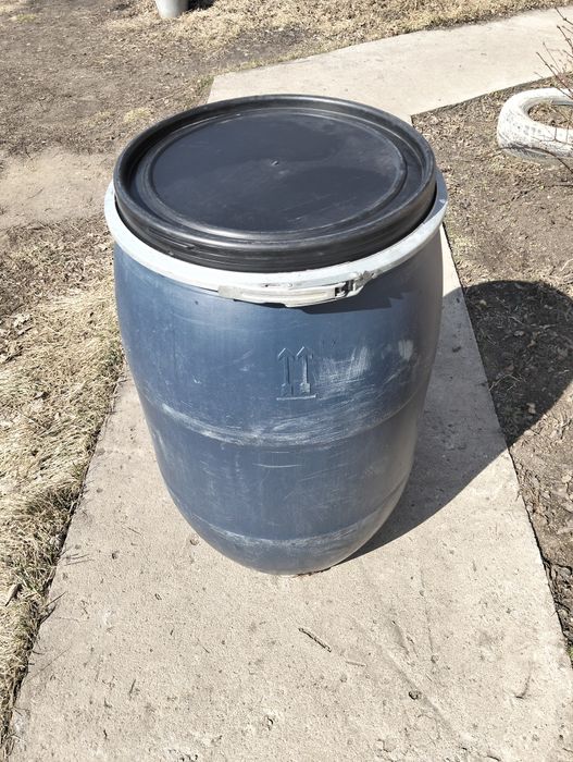 Продам капроновые бочки.