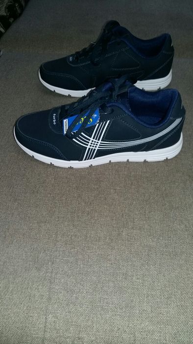 .Новые женские  туфли и кросовки с этикеткой .