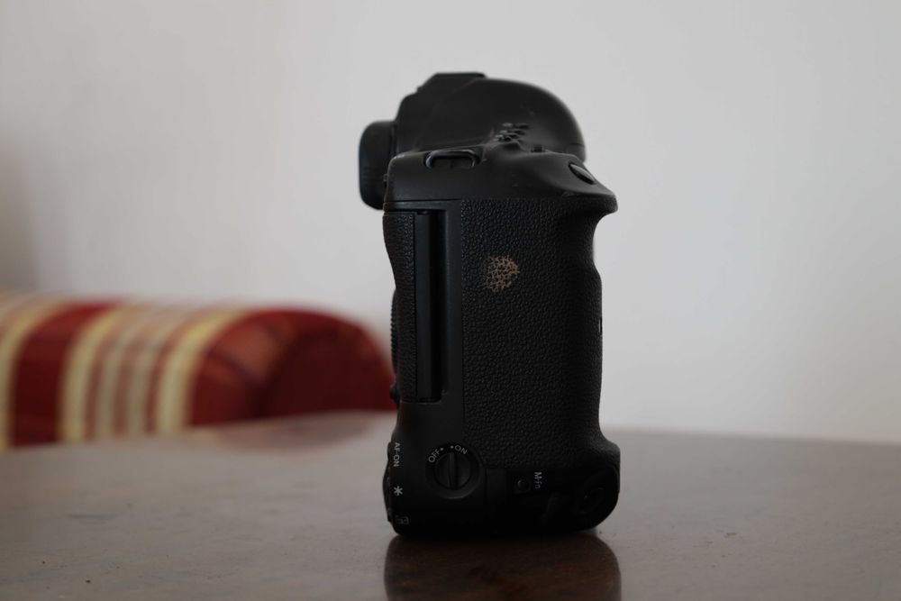 Canon 1DX с оригинална кутия, зарядно и батерия