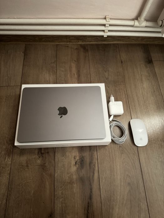 Laptop Apple MacBook Air M2, 8GB RAM, 256GB SSD, baterie 100%