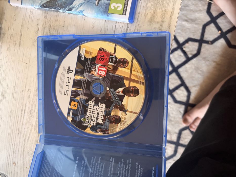 Продавам playstation5 slim със игри