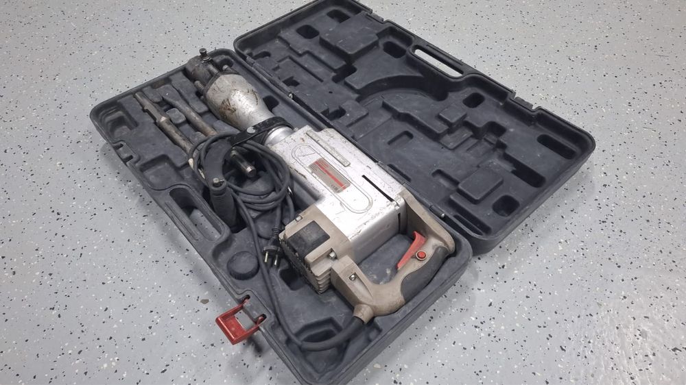 Продам отбойный молоток CROWN CT18024 (HEX)