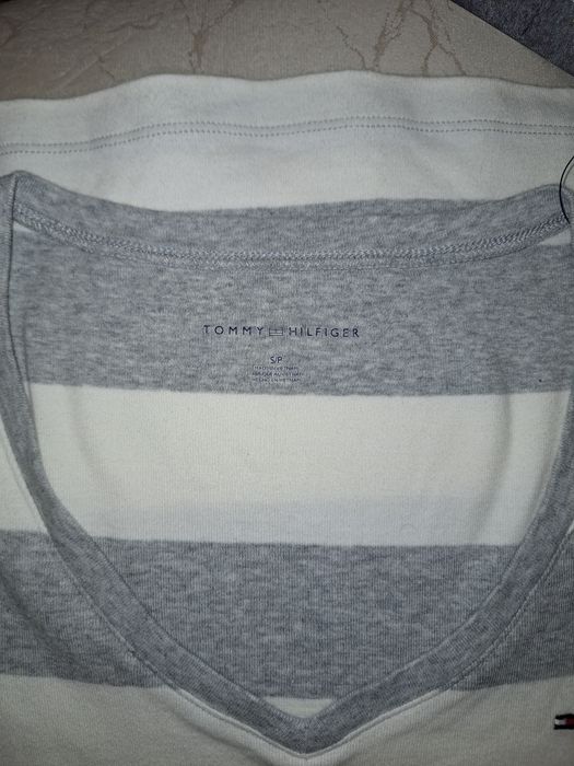 Футболка от Tommy Hilfiger