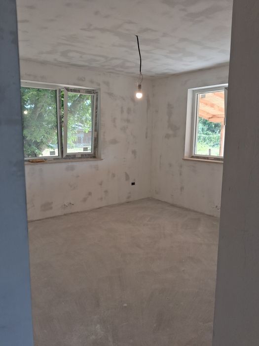 Casa moderna, luminoasa si primitoare in Gruiu - jud. Calarasi, la 50 m de DN4