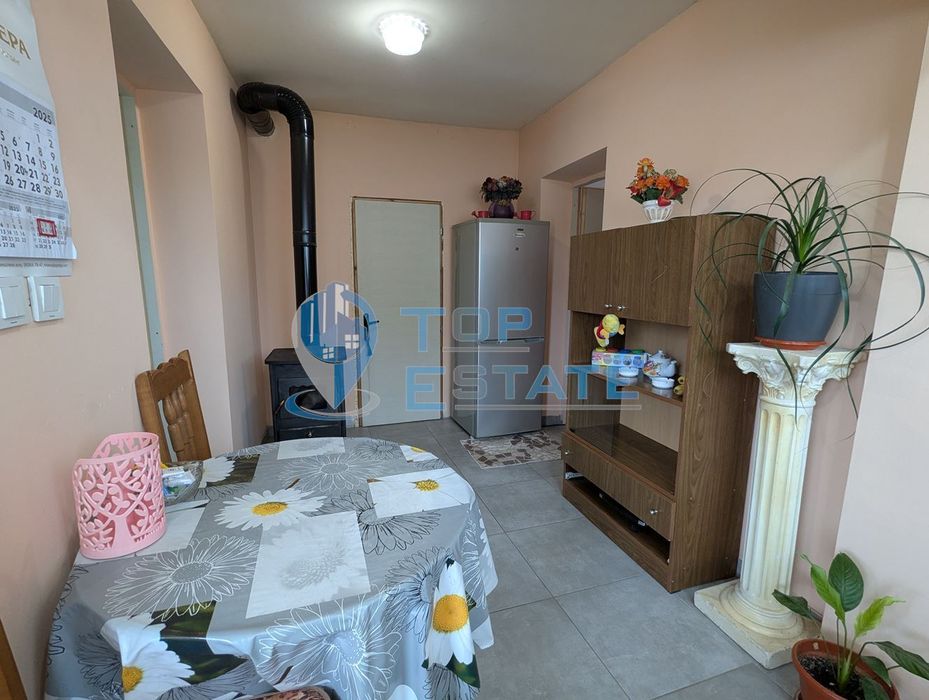 Ремонтирана тухлена къща в село Добри дял, обл. Велико Търново