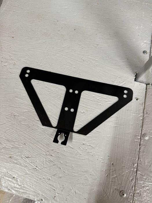 Кронштейн рамка для крепления камеры переднего вида на любую машину