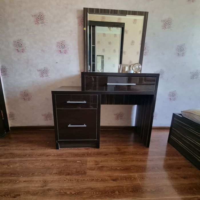 Шкаф купе, кровать, туалетный столик, 2 тумбочки по цене одного