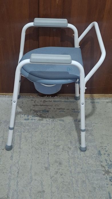 Санитарный стул туалет