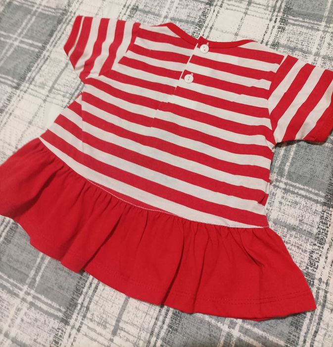 Rochie de vara, mar. 2, culoare rosie cu desen iepuras. Noua.