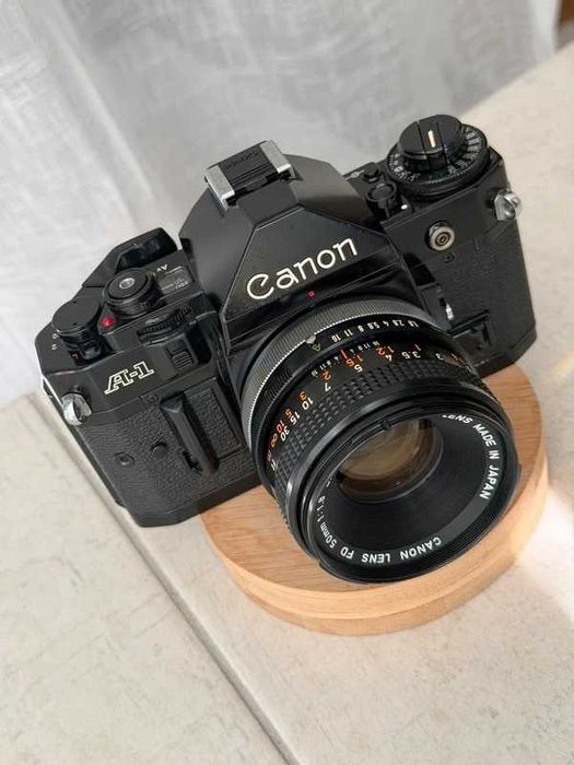 Aparat foto SLR Canon A-1 + Canon FD 50mm f/1.8 S.C.
