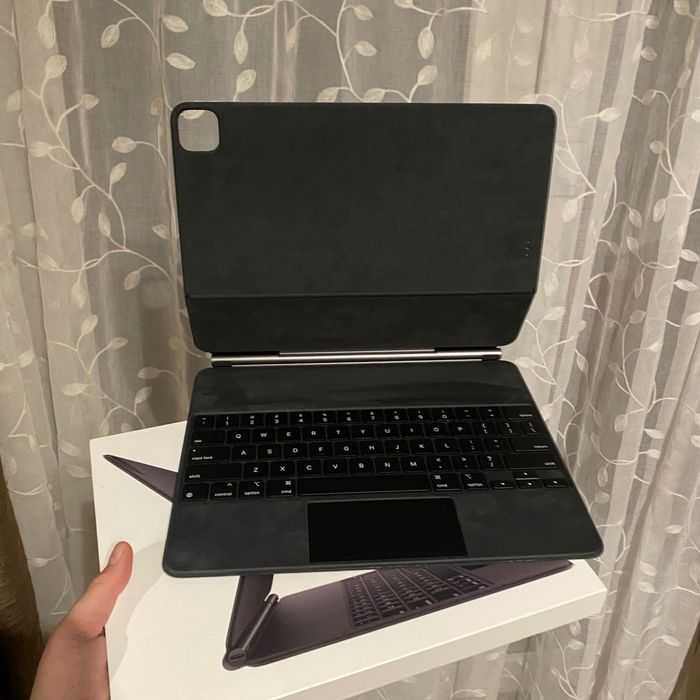 Husa cu tastatura Ipad Magic Keyboard 12,9 inch