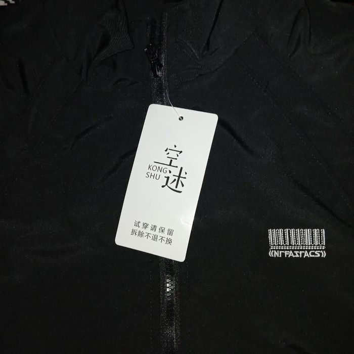 Продам ветровку новая