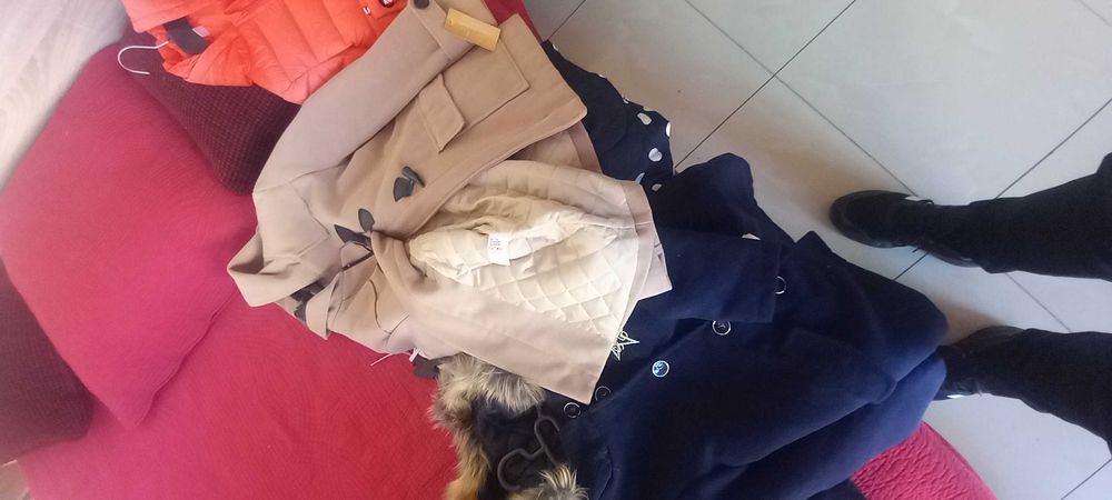 Продават се нови детски якета