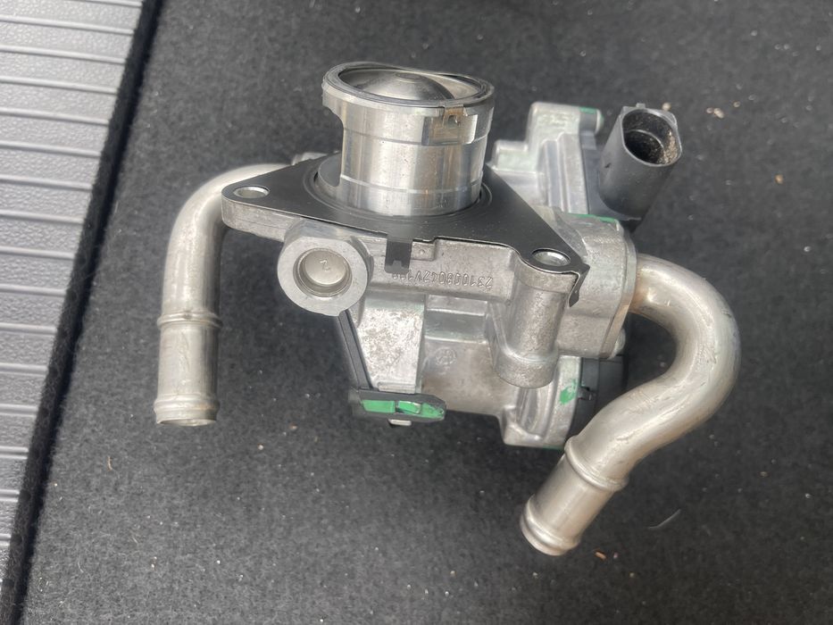 Supapa EGR Volkswagen Passat B8 (2014-2019) cod 04L131501 AD