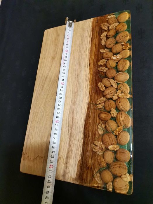 Плато за сервиране и рязане, масив орех и кристална епоксидна смола