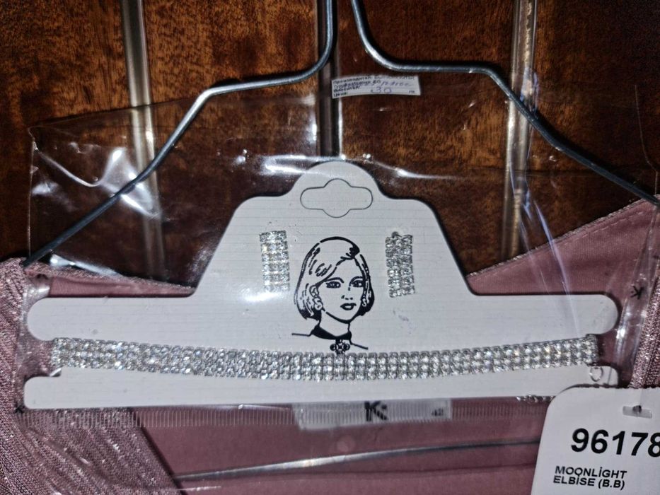 рокля, комплект с обувки, дамска чантичка и колие с обеци