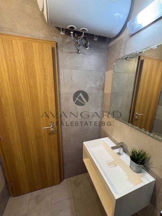 Продава се Тристаен апартамент в Пловдив, Център - 77 кв.м за 3052 €/кв.м - Снимка #9