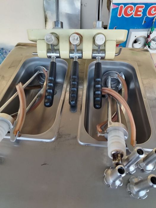 Frezer sotiladi 220