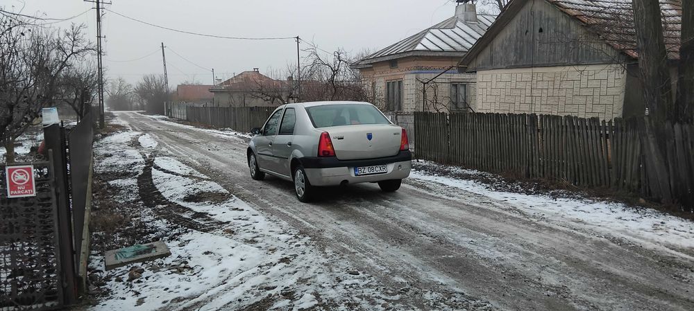 Dacia. Logan. Benzină.