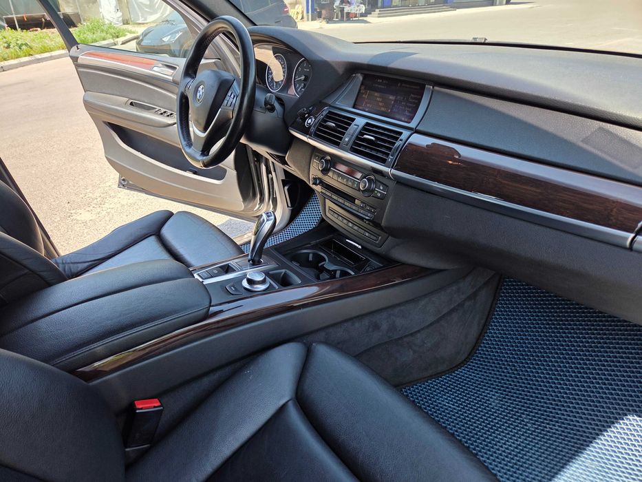 BMW X5 (E70) 4.8i — Легендарная мощь в идеальном состоянии!
