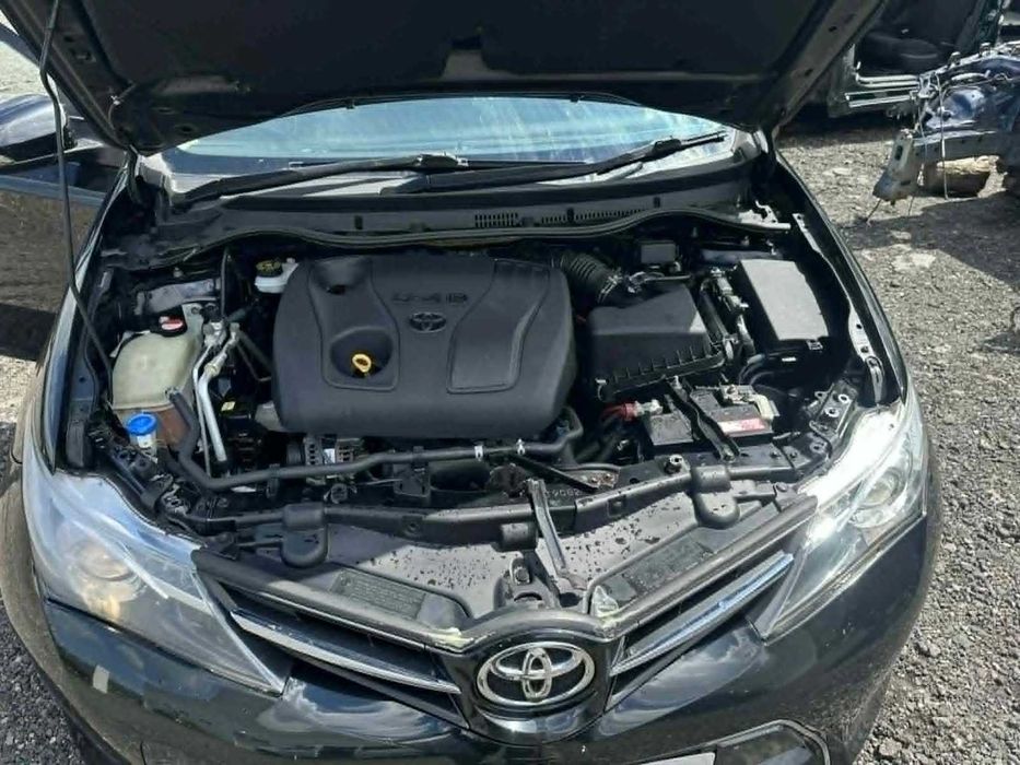 Toyota Auris 2014г 1.4 90 кс НА ЧАСТИ