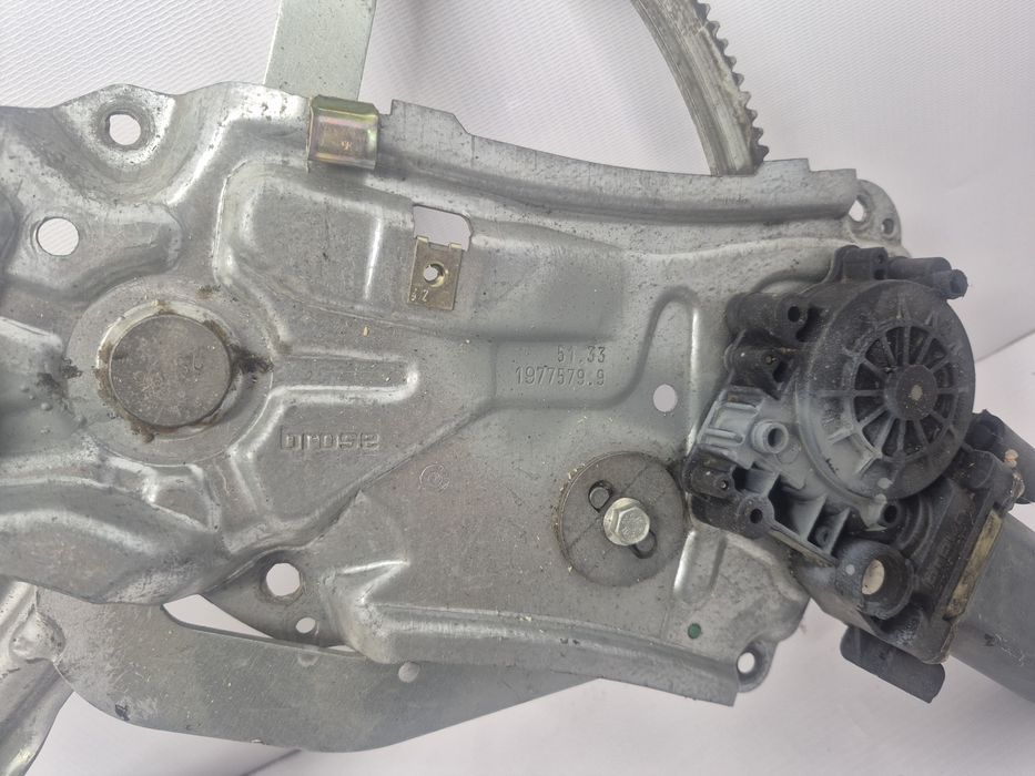 Передний левый стеклоподьемник BMW E36 Купе