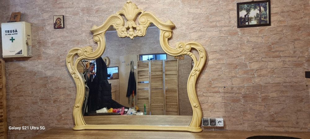 Vând oglinda model deosebit