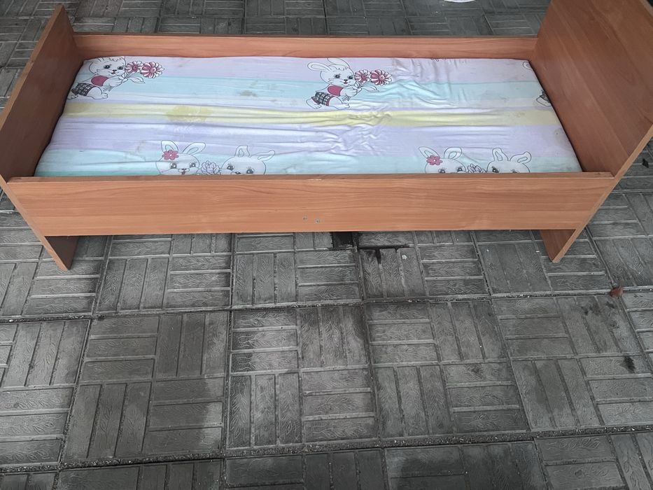 Кровать детская с матрасом